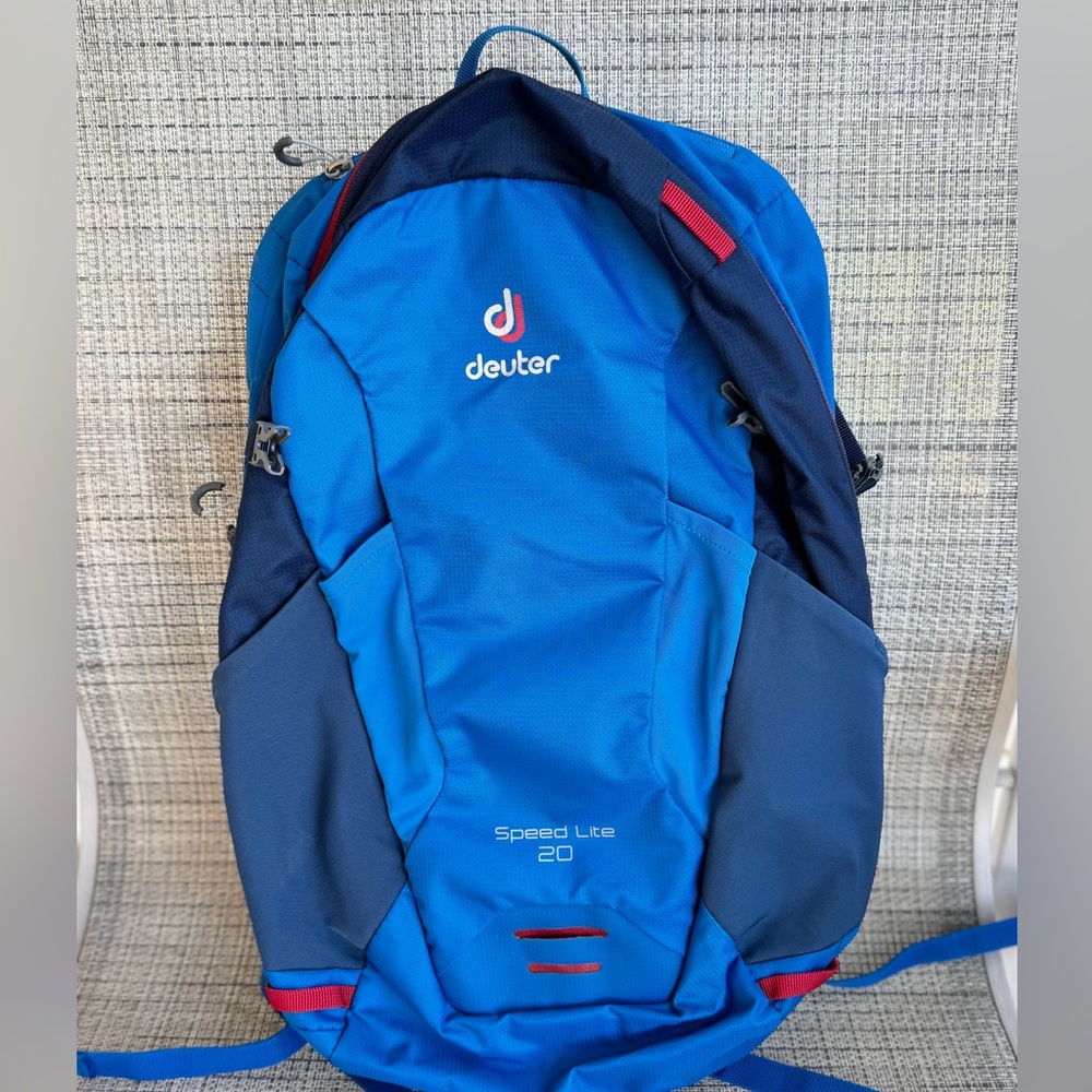 Deuter speed lite 20 like new smoke free pet free home day pack.